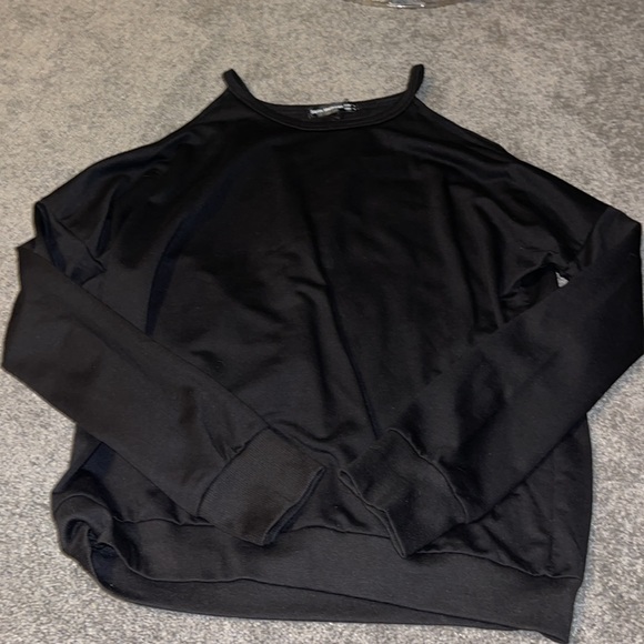 BRAND NEW Black Cold Shoulder Top - Picture 2 of 2